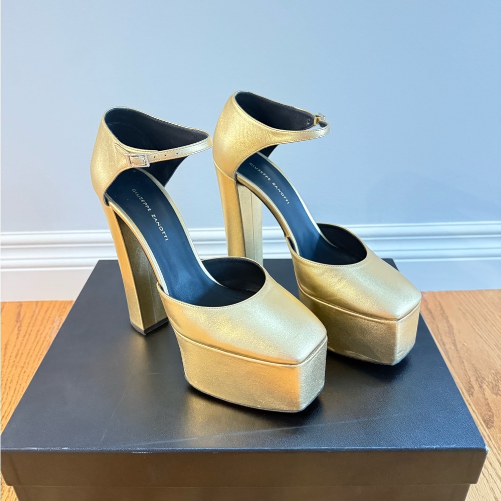 Giuseppe Zanotti Gold Platform Pumps